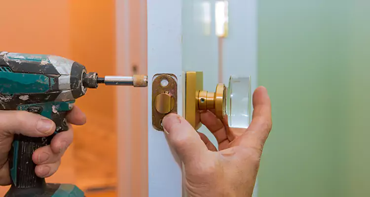 Broken Door Knob Fix in Belle Glade, FL